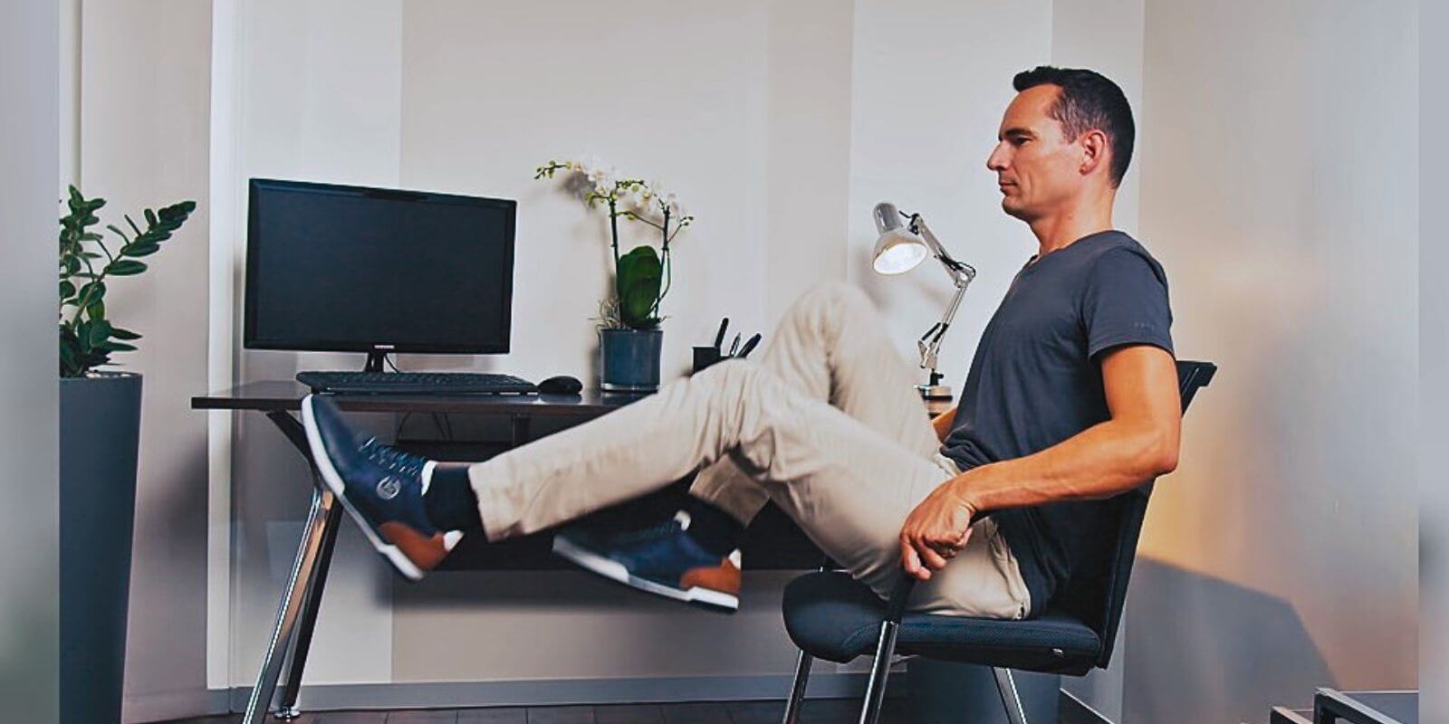 yoga-uebung-am-arbeitsplatz-praeventionskursangebot